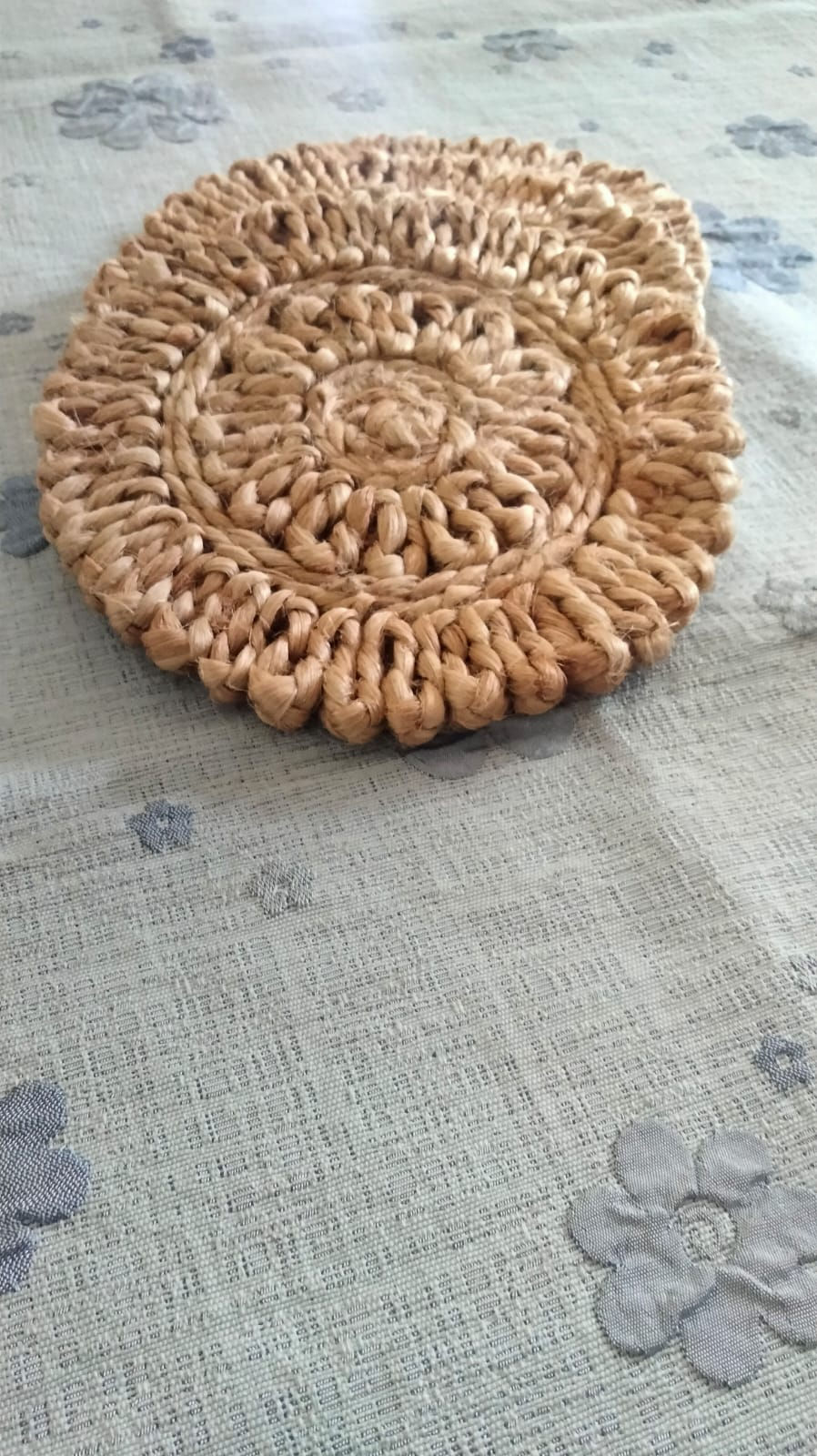 Beautiful jute round coasters 100% natural fiber, table decor