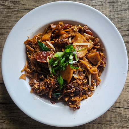 Char Kway Teow (Stir-Fried Flat Rice Noodles) | 炒粿条 Recipe