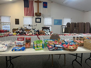 pantry holiday distribution.jpg