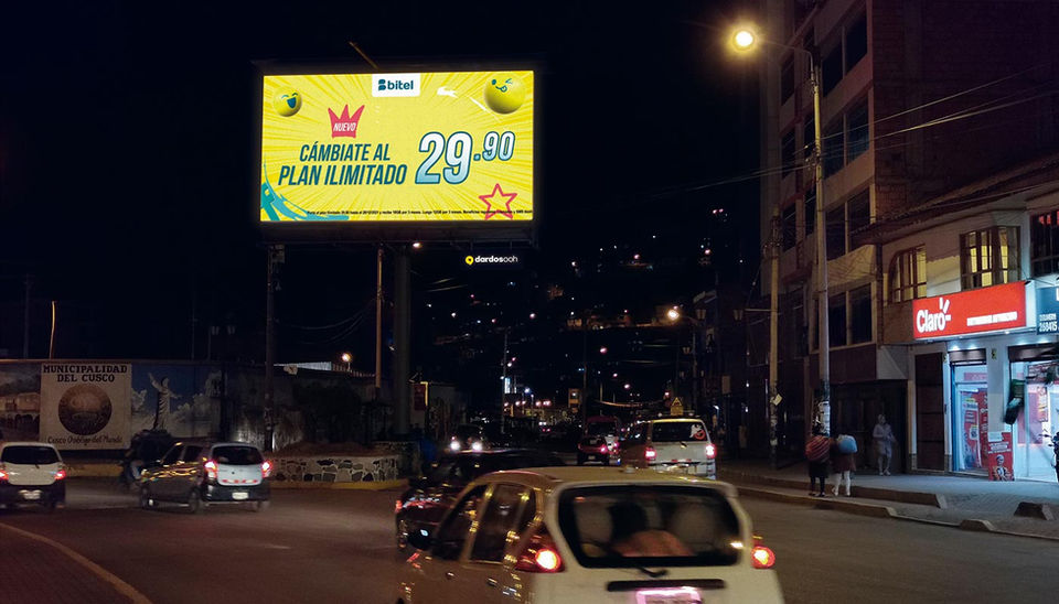 Pantalla digital de noche