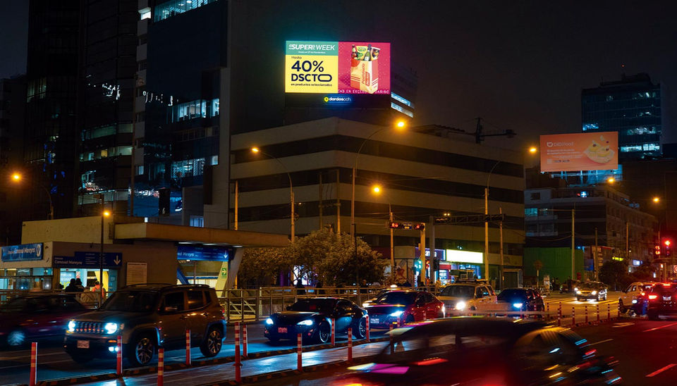 Pantalla digital de noche