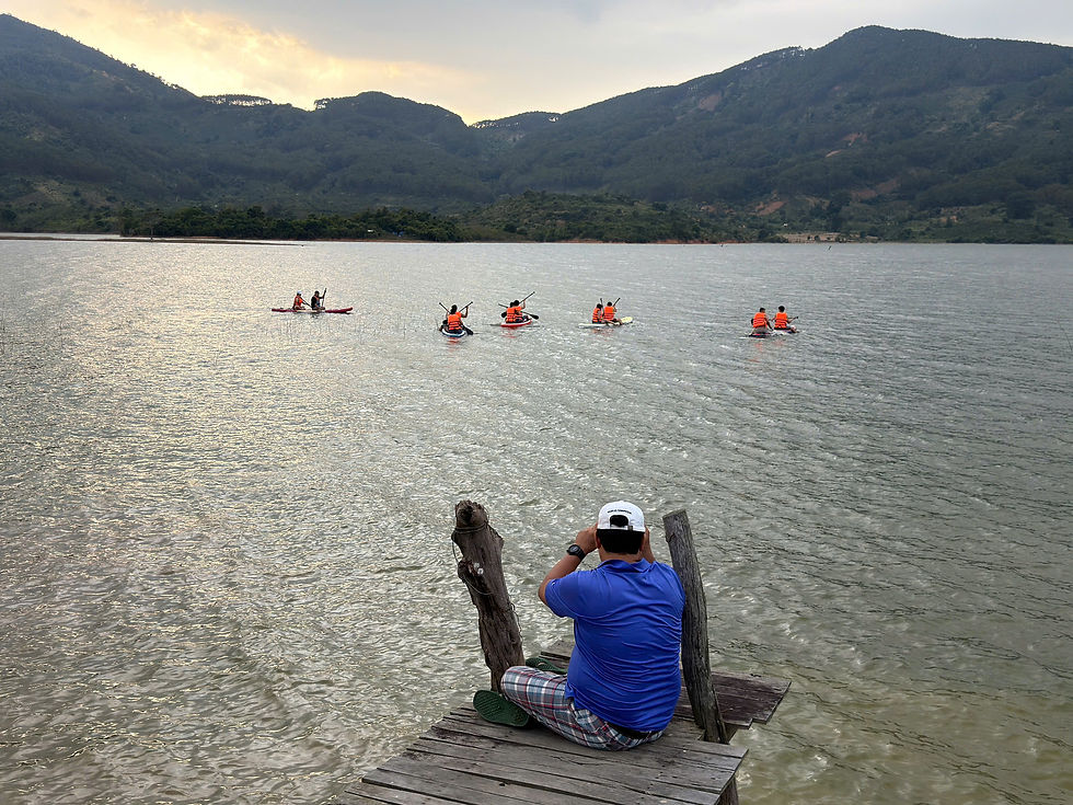Chèo SUP trên hồ Kala (Nguồn: Kala Campark)