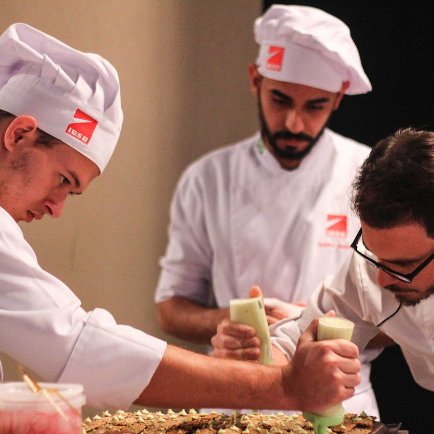 Curso de CST em Gastronomia MultiExperiencia, presencial noturno, IESB, na Asa Sul, com mensalidades reduzidas pelo p