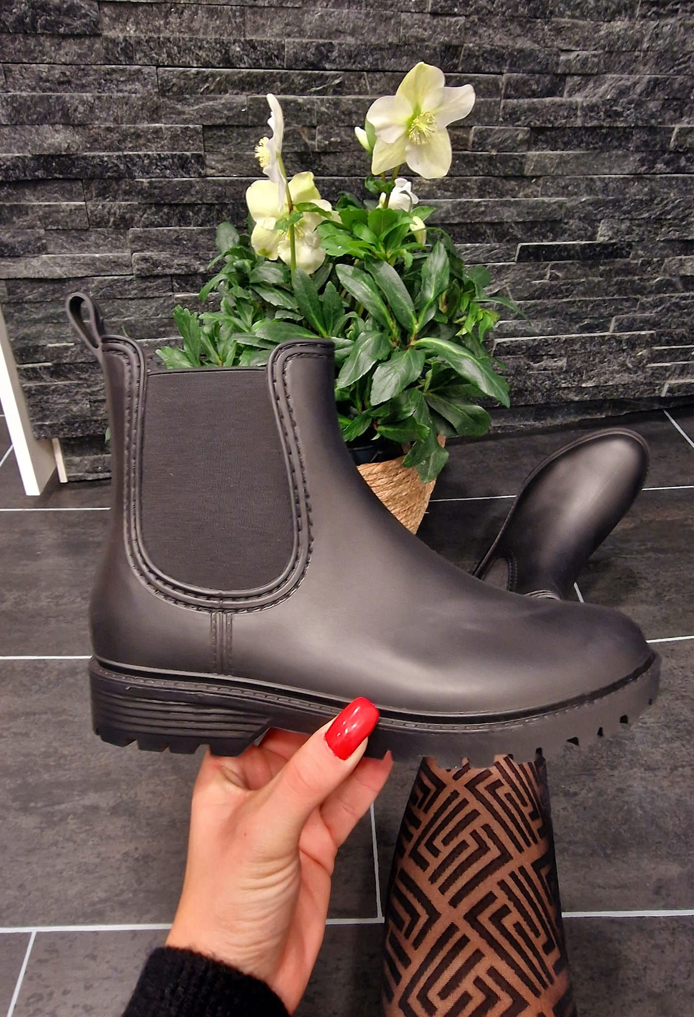 Bottine en caoutchouc noir mat INA