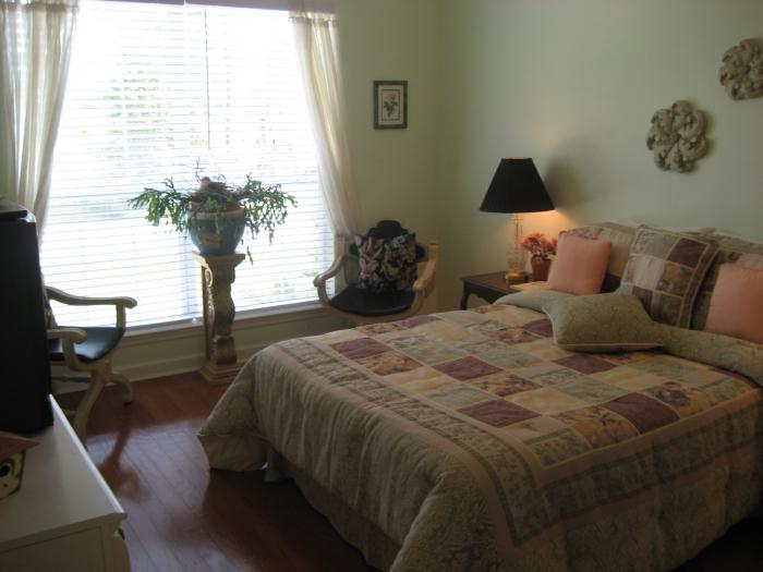 Guest bedroom