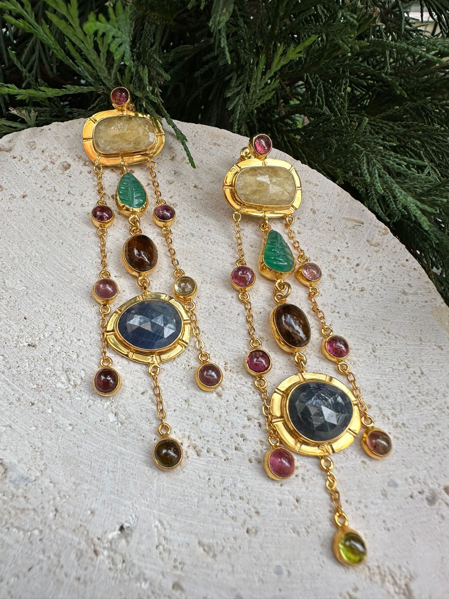 Renkli doğal taş küpe