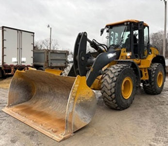 780 Hours
Coupler
Steering Wheel/Joystick Steering Option
3rd Valve Hydraulics