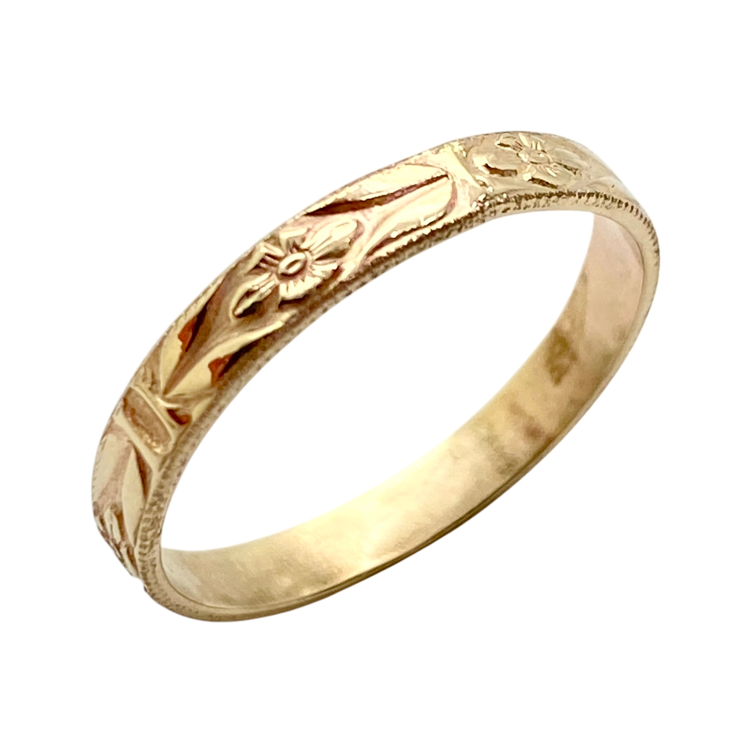 14 krt gouden ring met doorlopend patroon