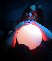 Luna Molloy, Équipe créative.png