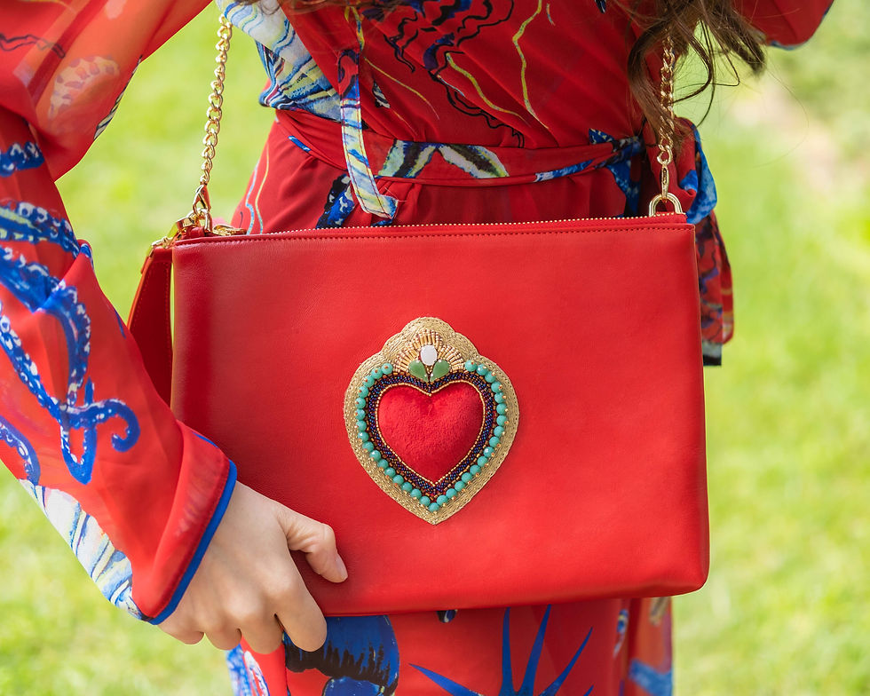 Thumbnail: Heart Clutch