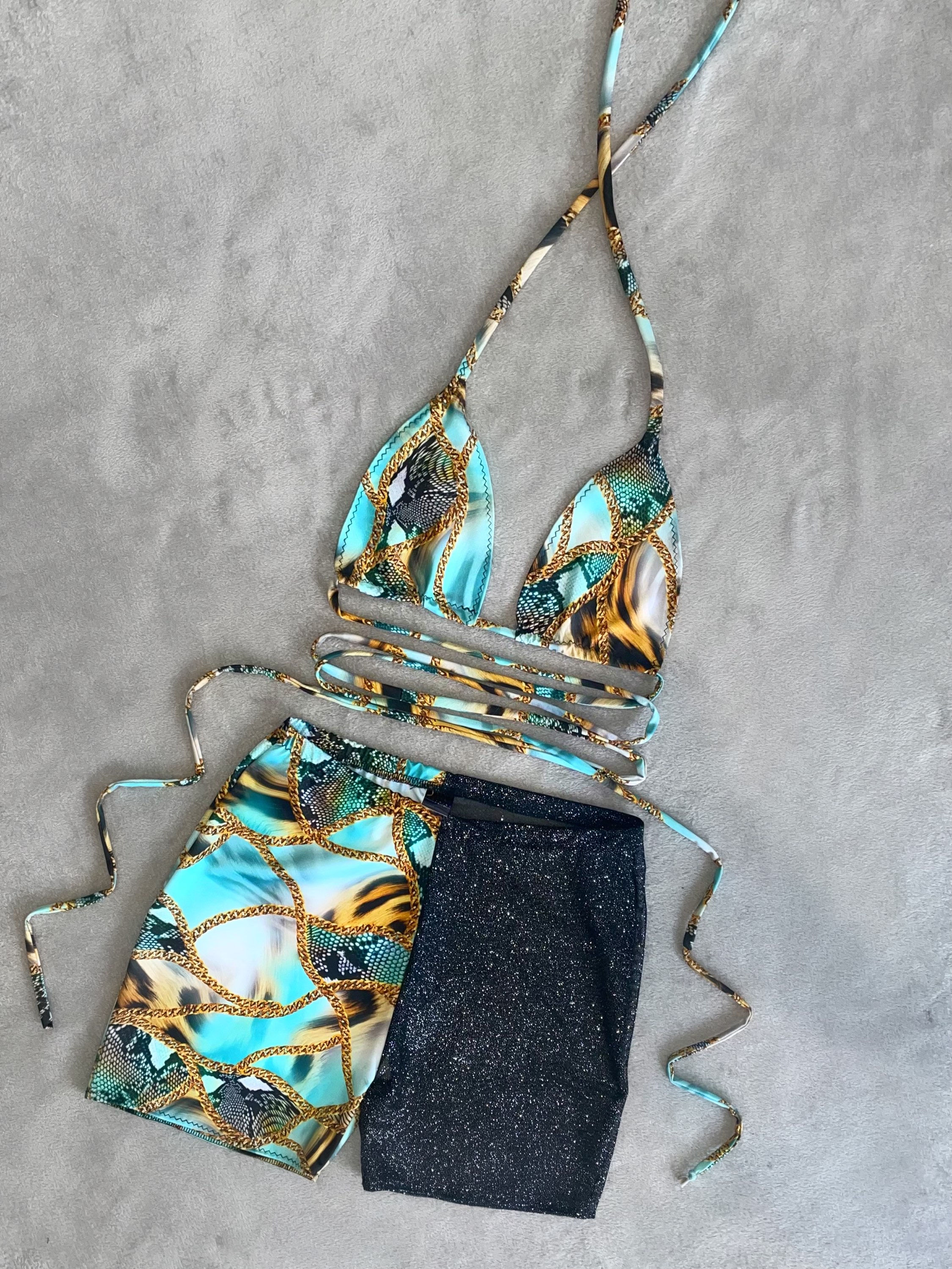 The 50/50 Multiway bikini top & hot pants set