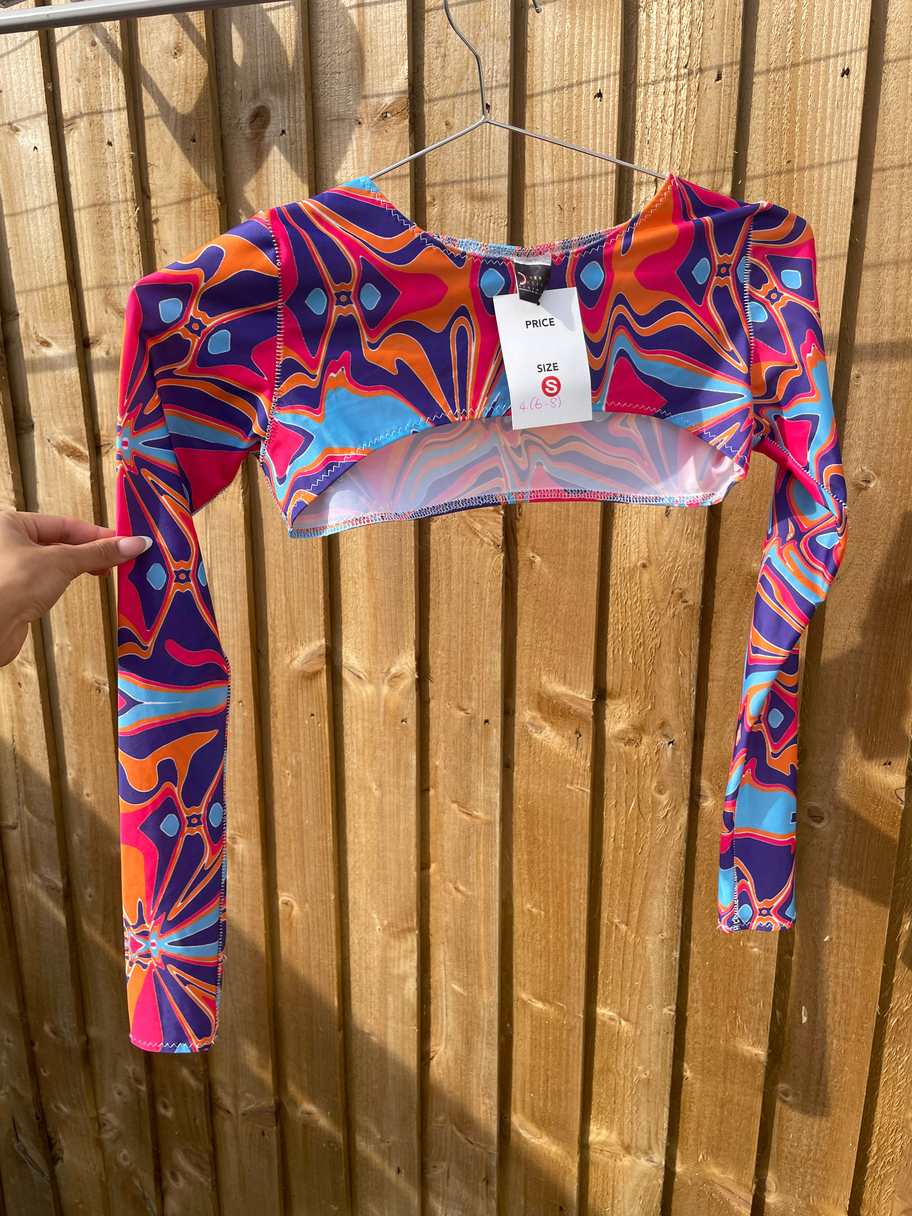 Size 4-8 Long sleeve extreme crop top