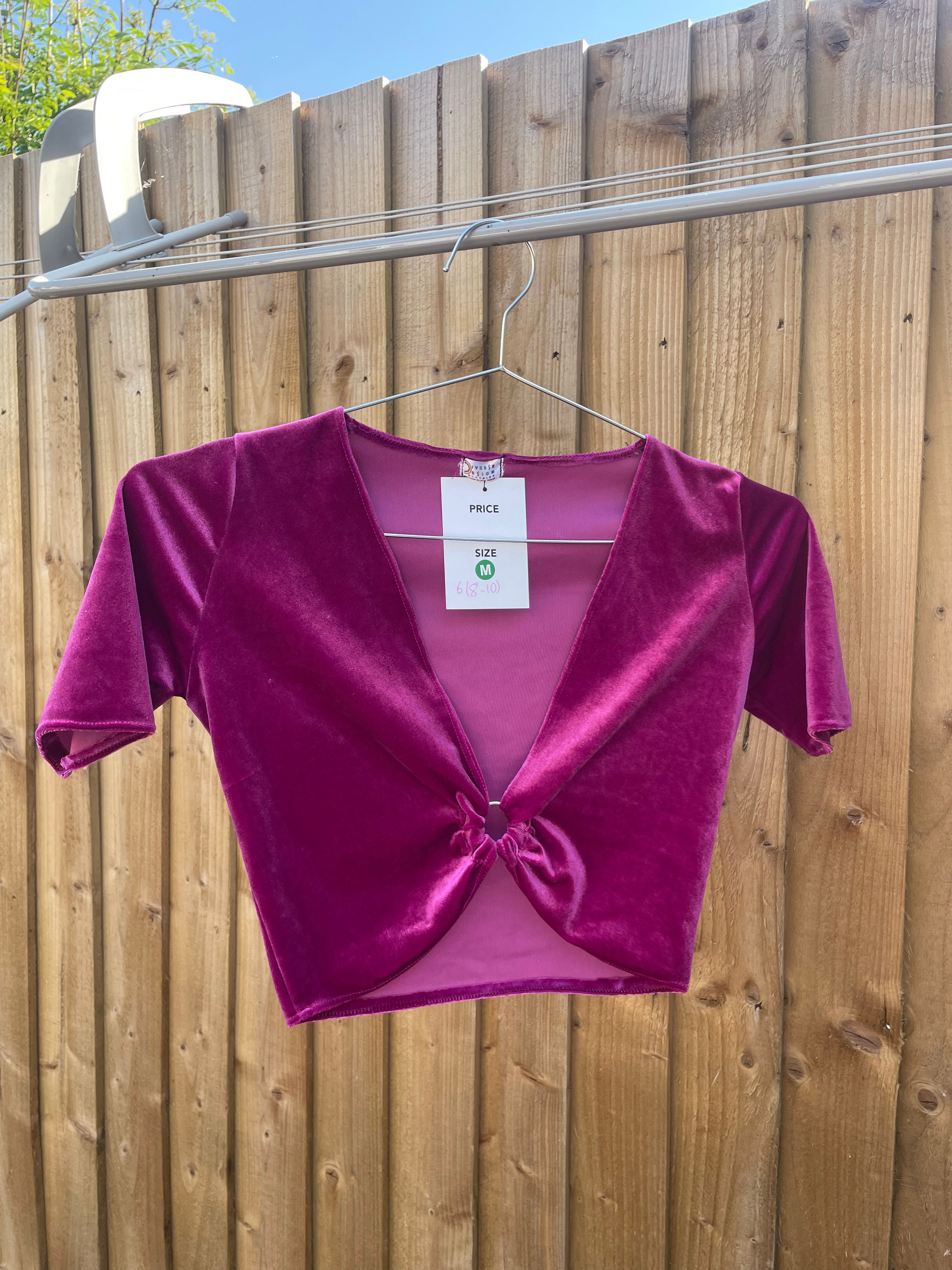 Size 6-10 Short sleeved O-ring crop top