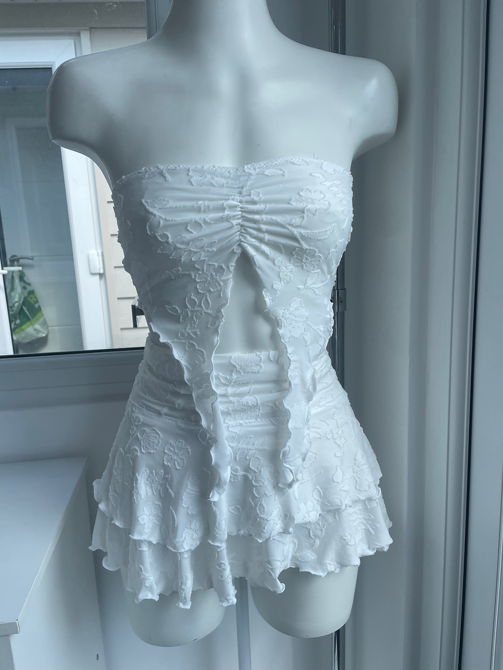 Miniaturbild: The Aysemetrical ruched short boobtube top & double frill rara skirt set