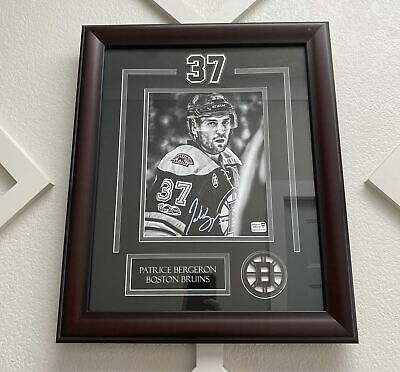 Patrice Bergeron Boston Bruins signed FRAMED 8x10 B&W Vertical