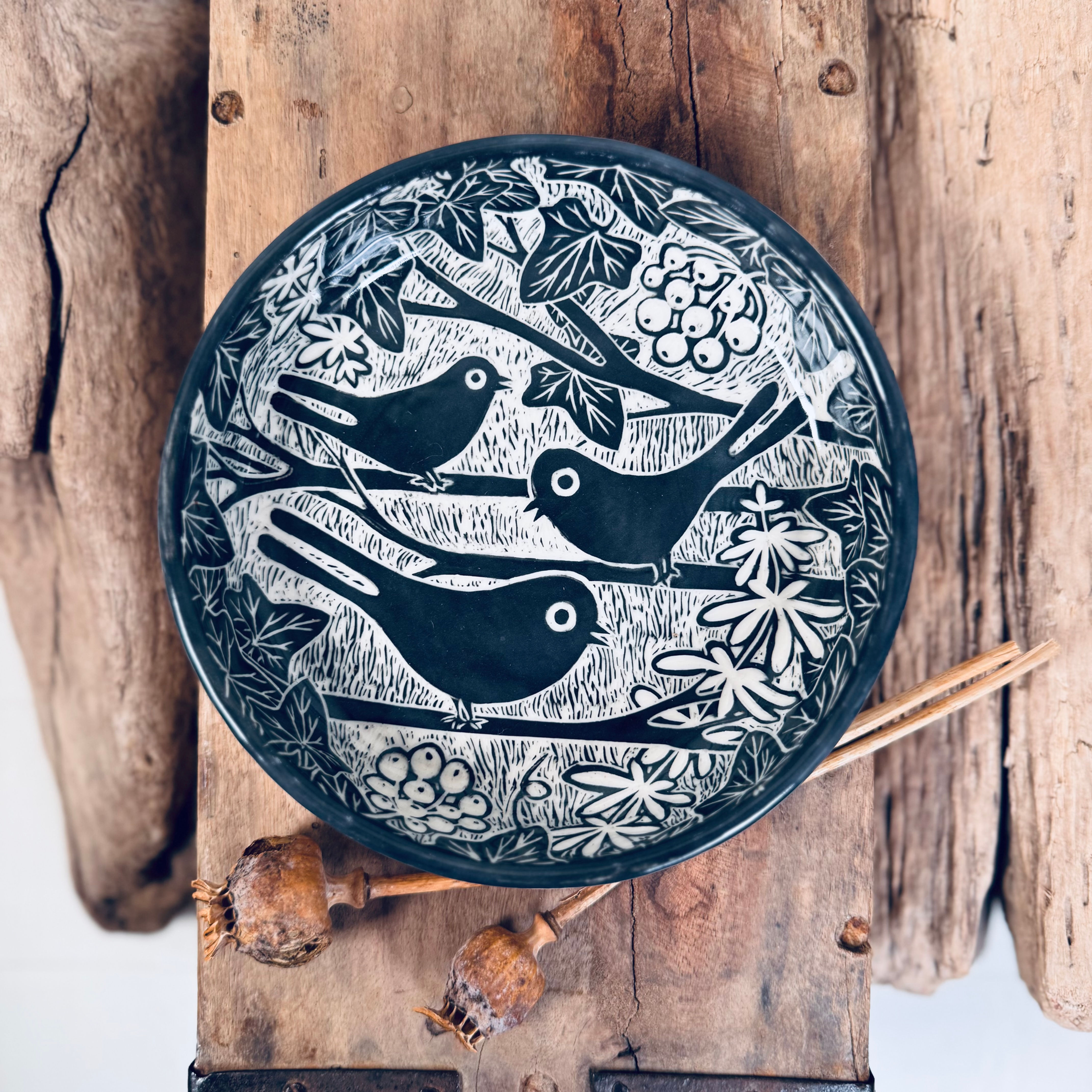 'Hedgerow Chatter' Small Blackbird Dish