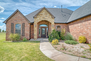 Home and shop for sale in Yukon, Ok