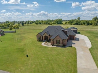 Home and shop for sale in Yukon, Ok