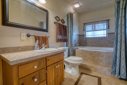 Hall Bath.jpeg