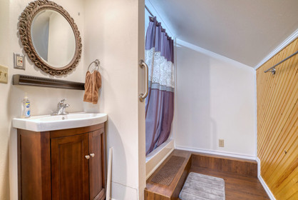 Upstairs Bath.jpeg