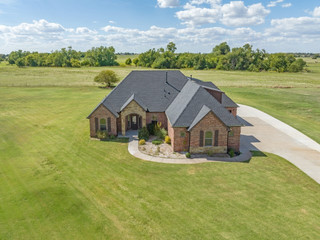 Home and shop for sale in Yukon, Ok