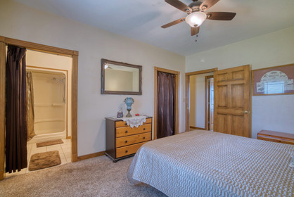Bedroom Suite to Bath.jpeg