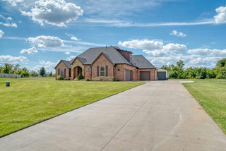 Home and shop for sale in Yukon, Ok