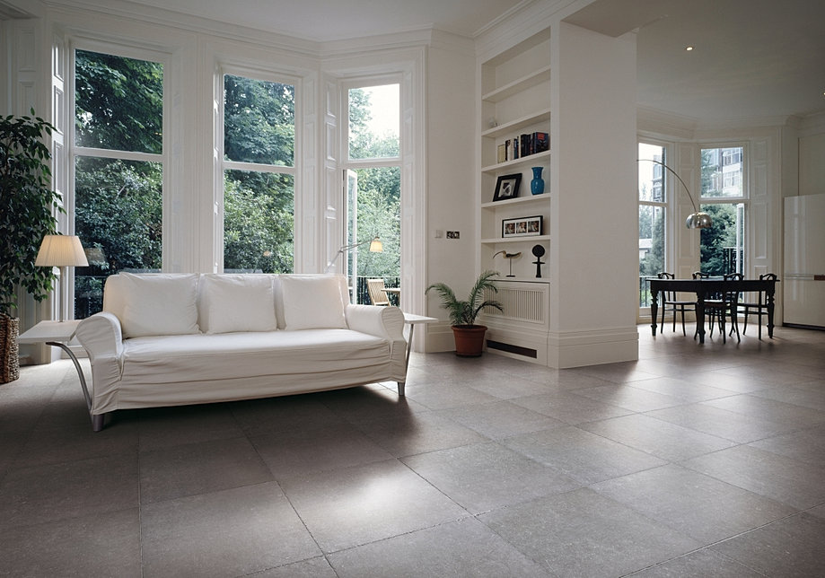 Wohnbereich, keramischer Bodenbelag, Fußbodenheizung