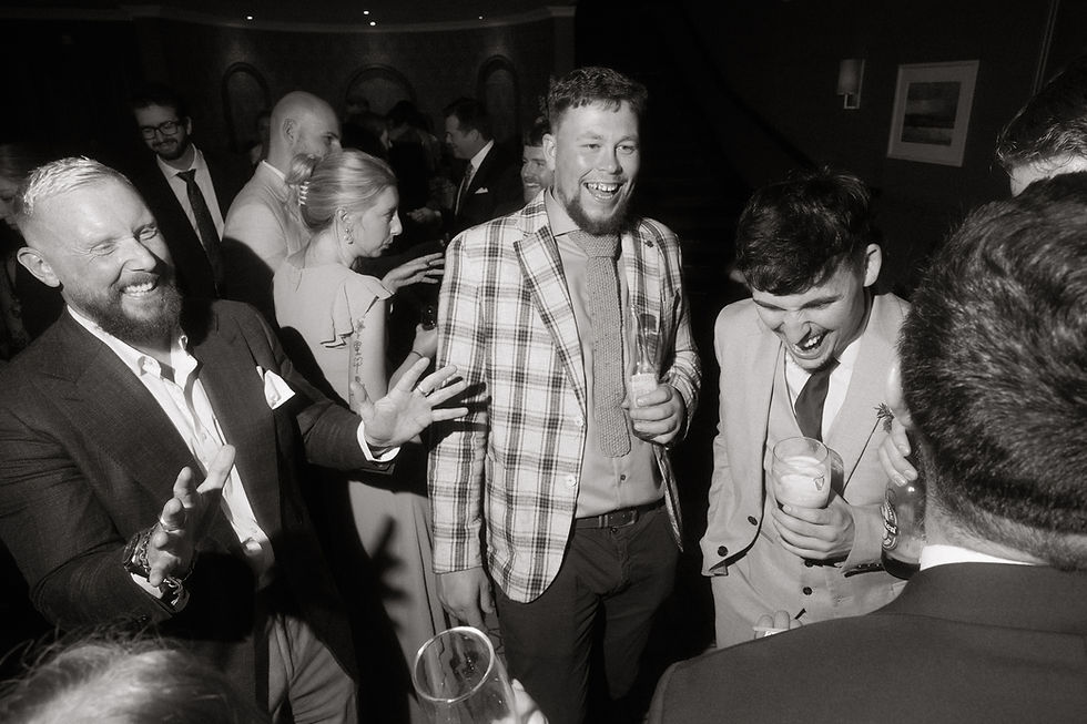 Wedding Magician 📸 _ Chris Copleland