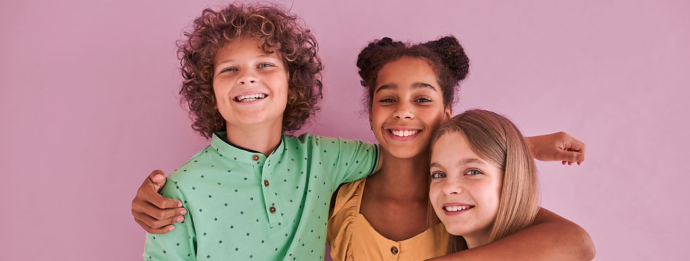 enfants heureux ensemble