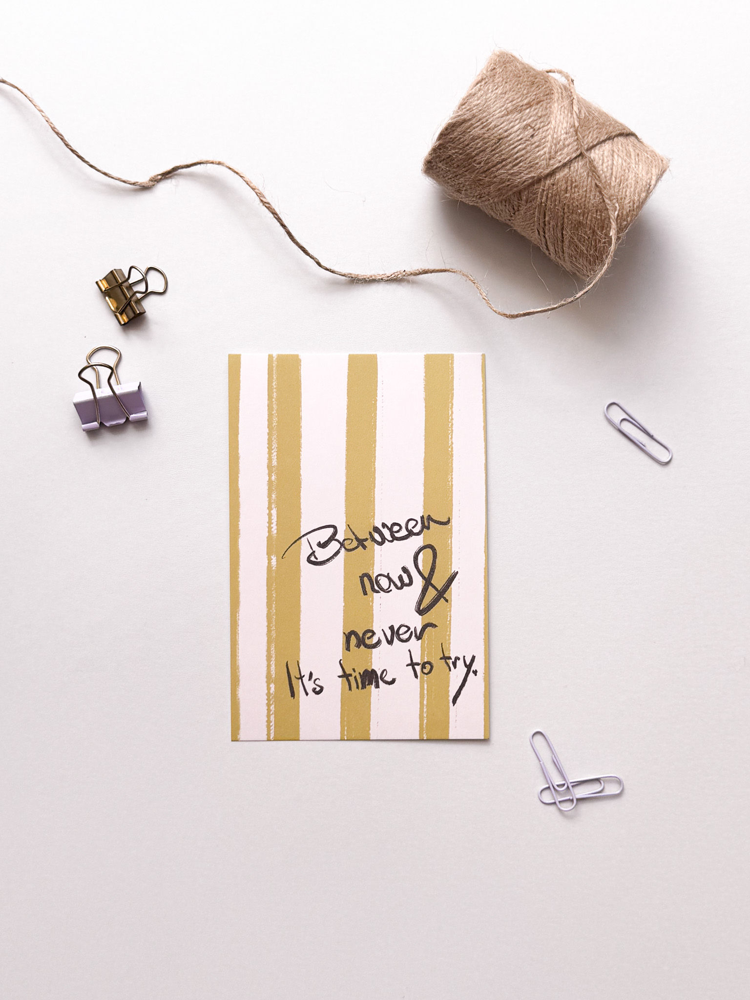 Postkarte - "Between now and never it´s time to try" Motivation Spruch