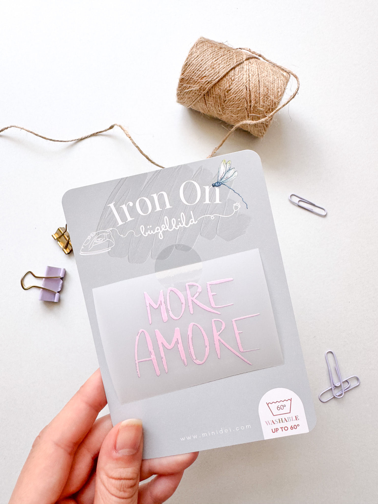 Bügelbild „More Amore“ | Personalisierter Spruch zum Aufbügeln Patches
