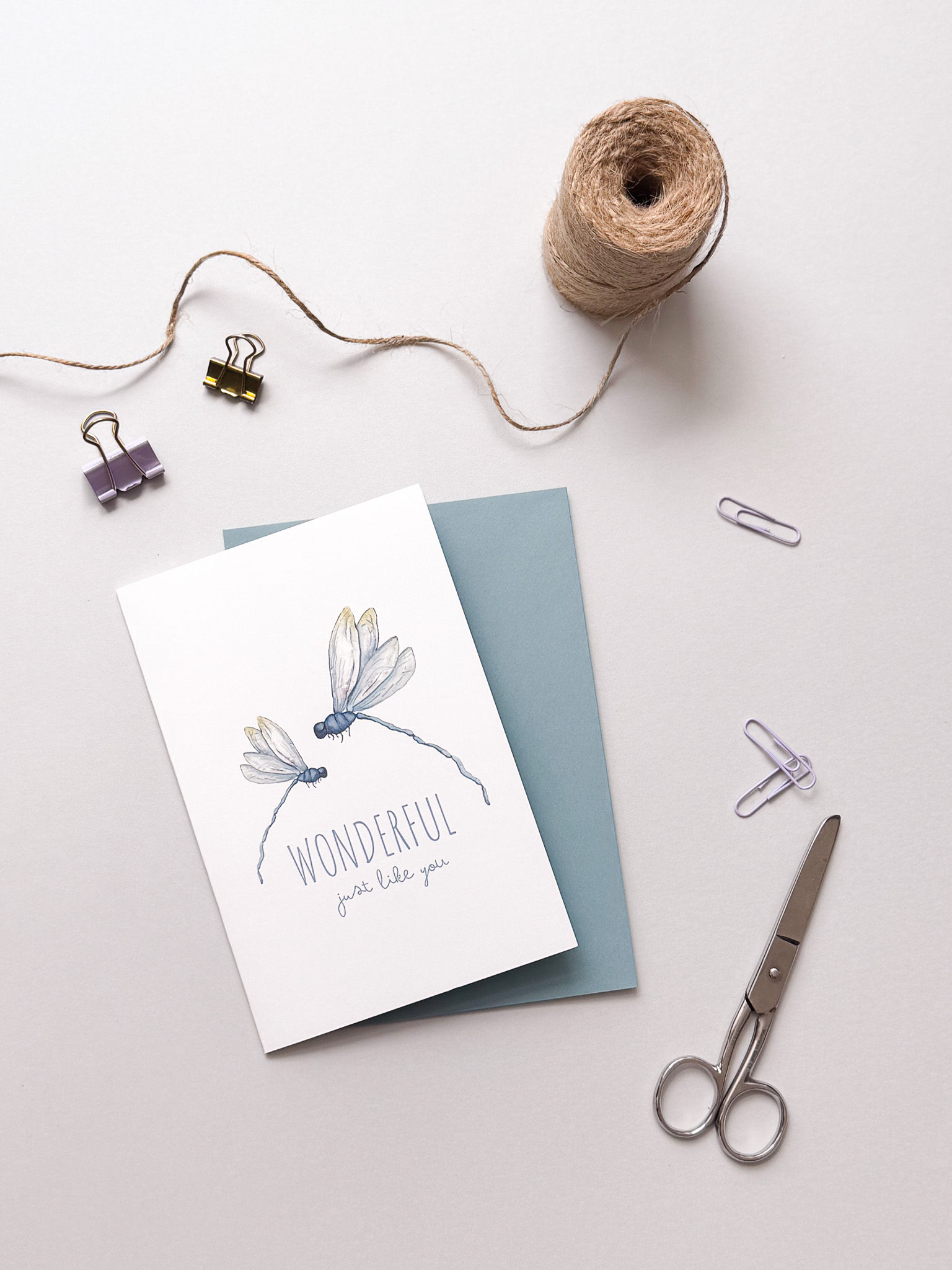 Grußkarte „Wonderful, Just Like You“ – Aquarellkarte mit blauen Libellen | Glück