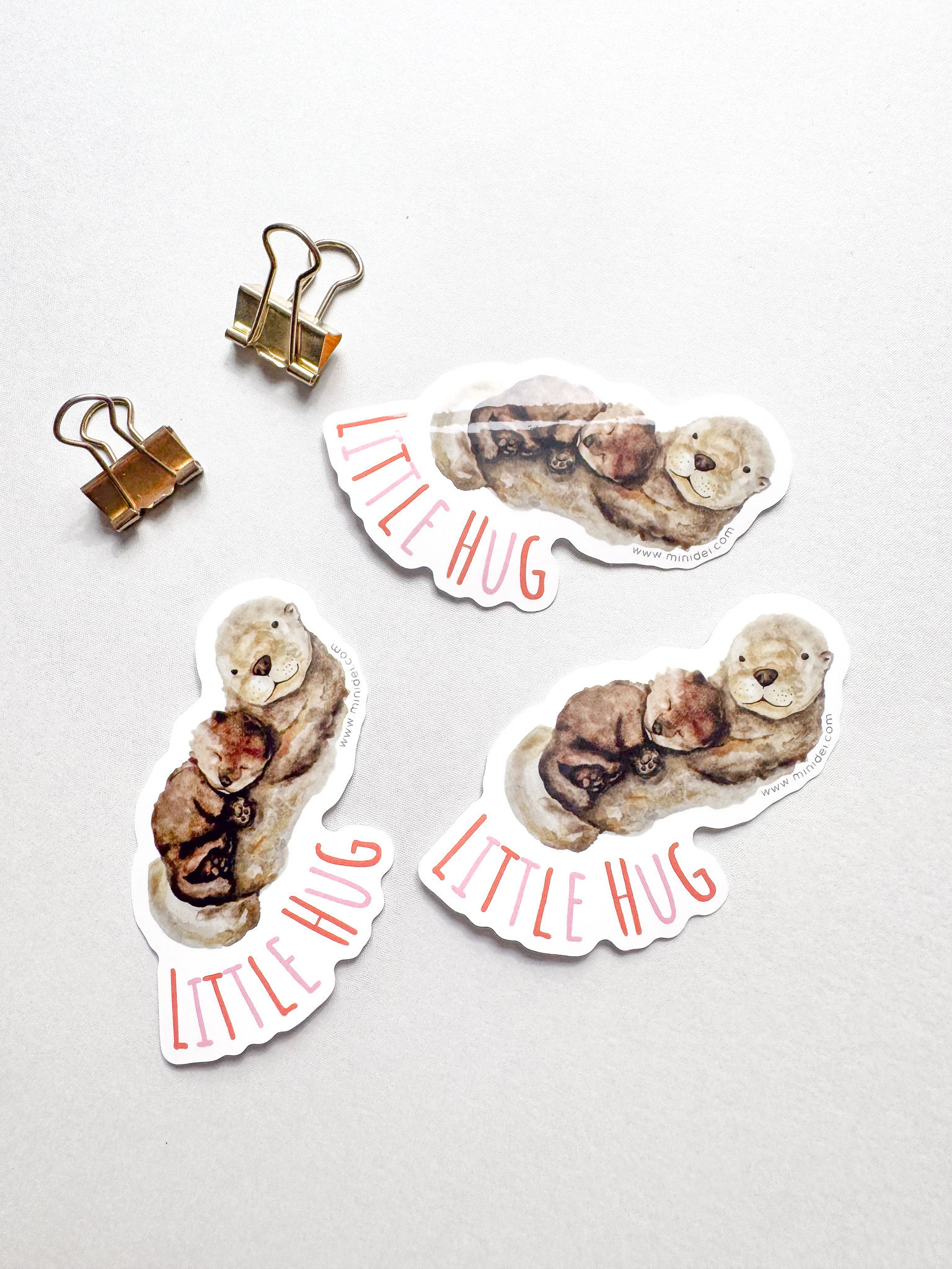 Vinyl-Sticker Otter – „Little Hug“ | Hochwertiger Sticker zum Aufkleben