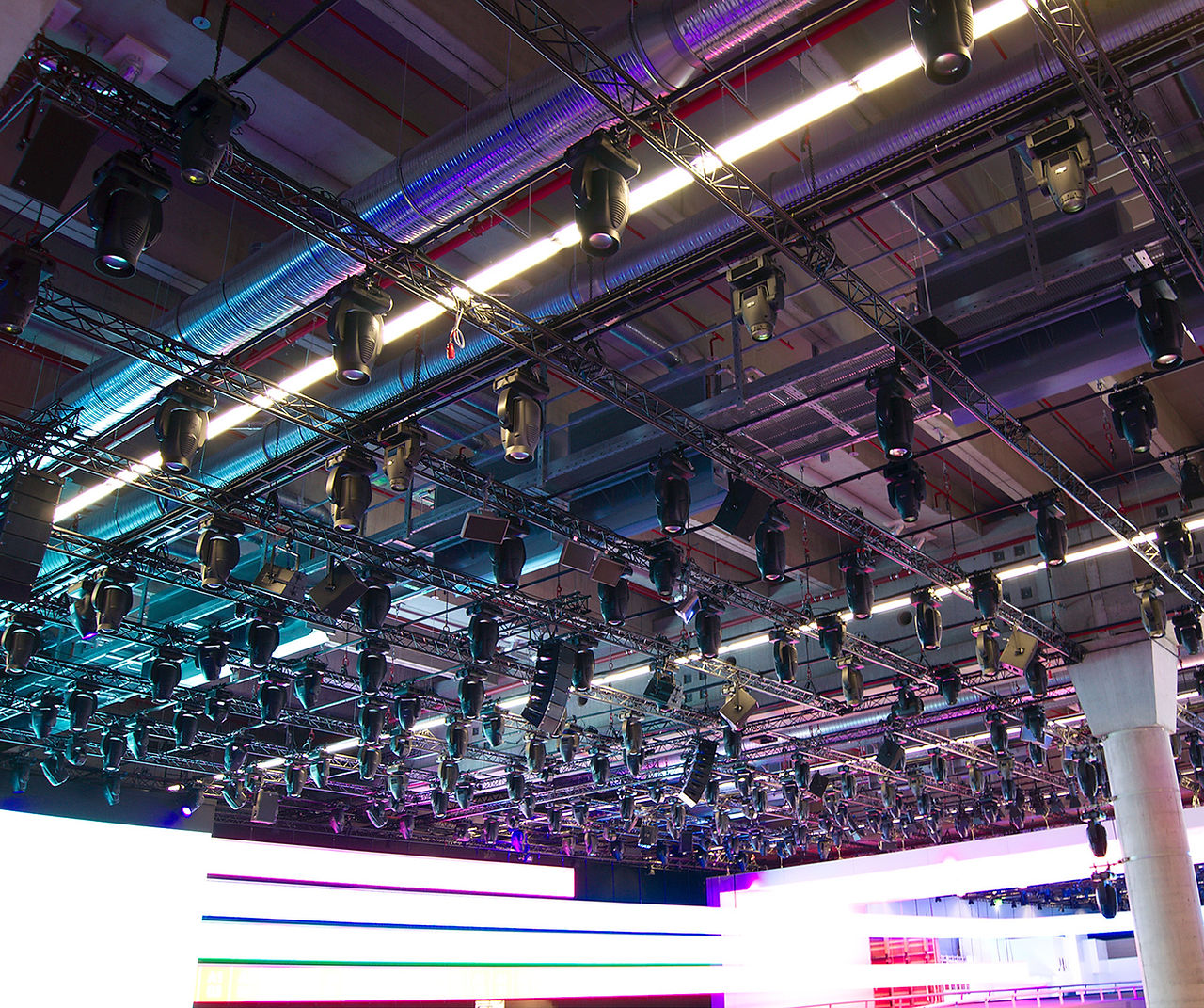 iaa 2012 bmw exhibition trusses mounted on ceiling with moving heads