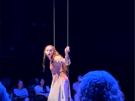Antígona. Bahía Teatro. Por Anabel Ledesma. Fuera de escena.