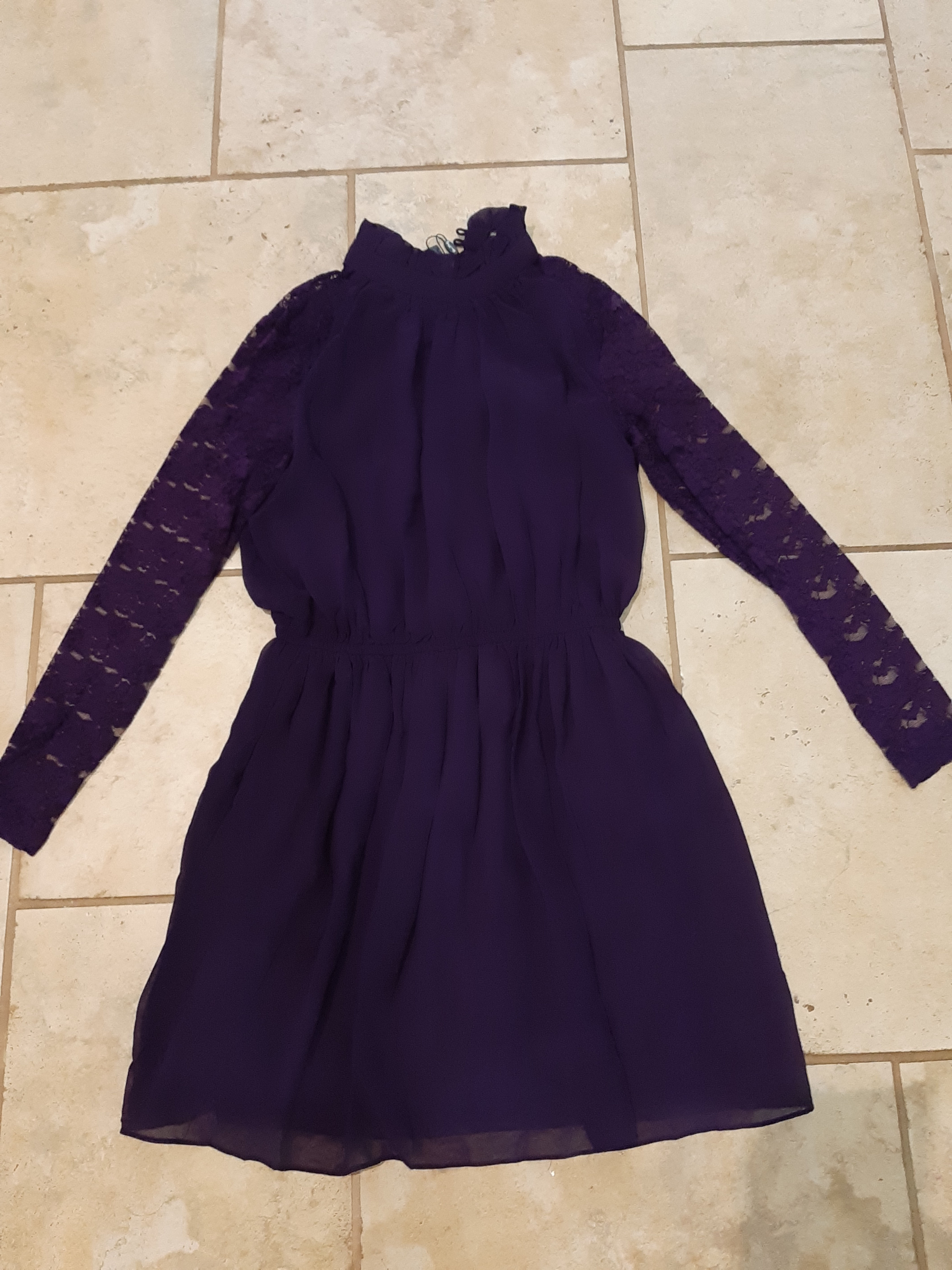 Fialové krátke šaty 3333 SKLADOM