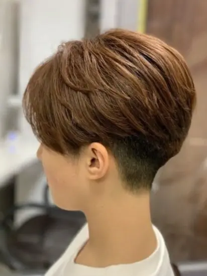 DH Solutions hair salon website template - Stacking Crop cut