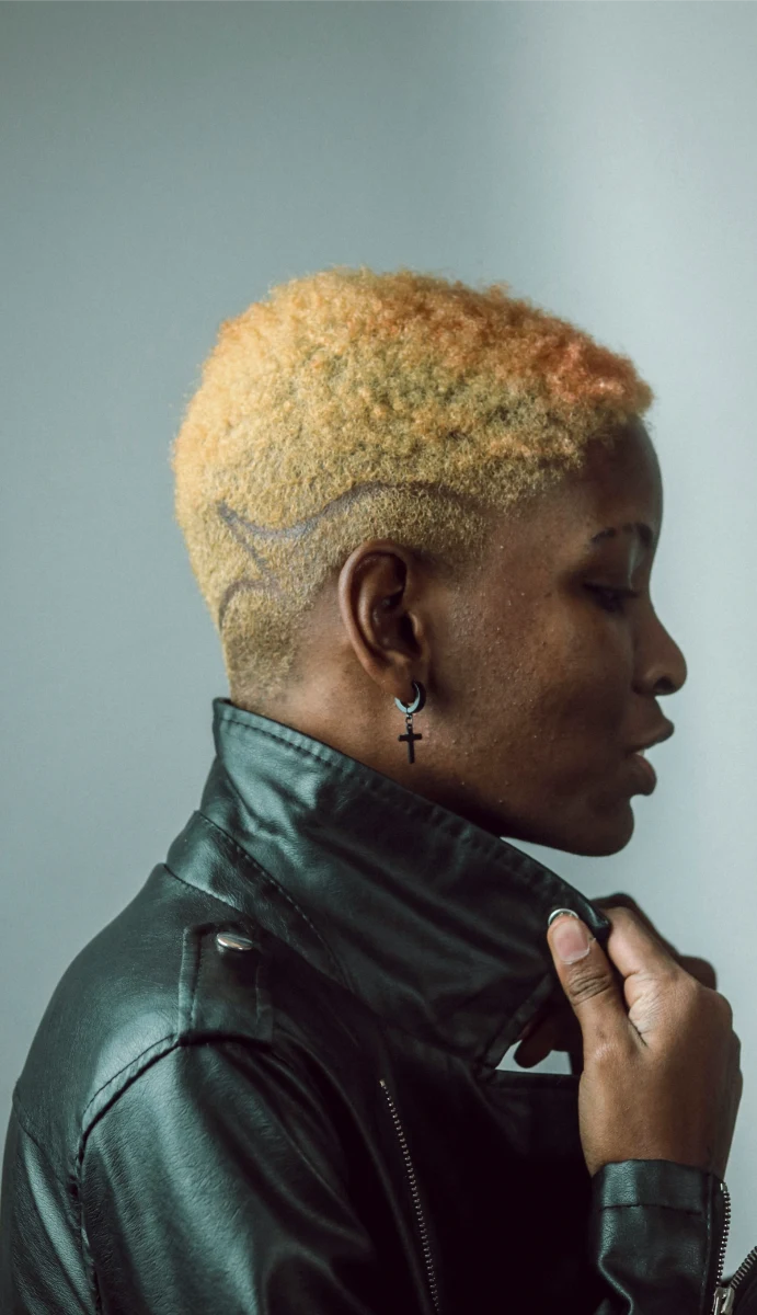 DH Solutions hair salon website template - woman with bleached and toned hair