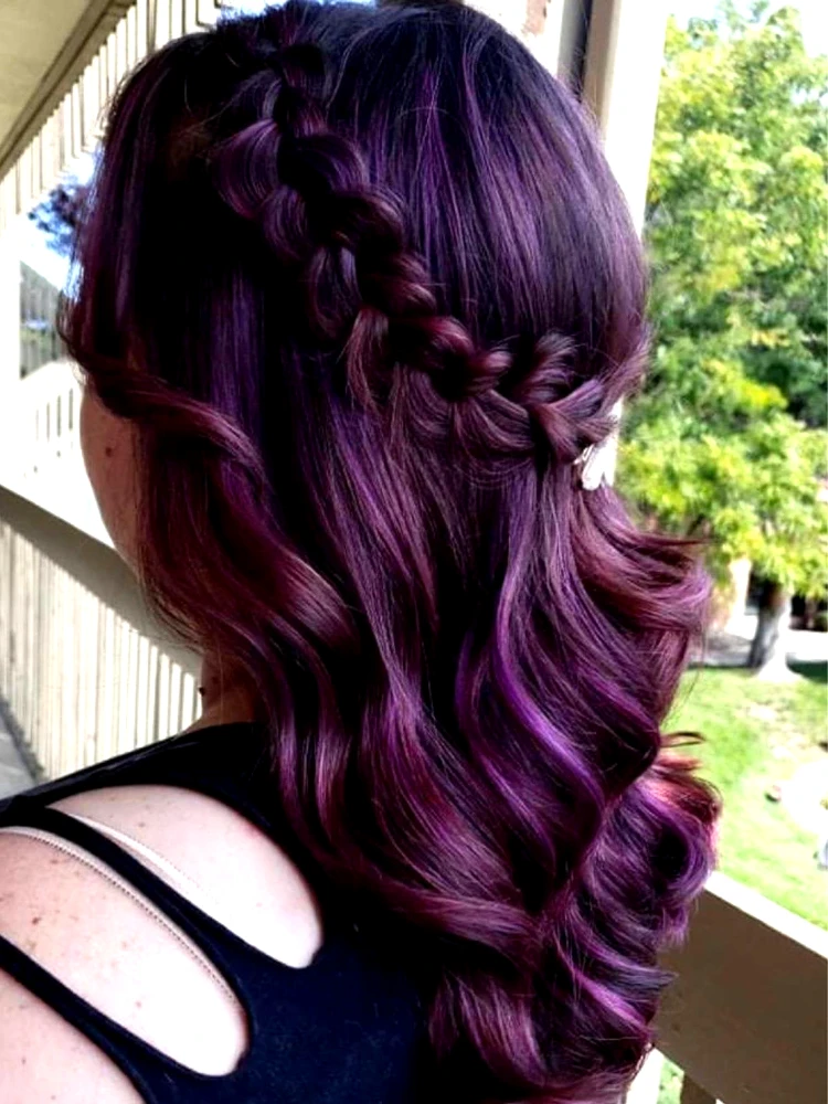 DH Solutions hair stylist website template - woman who curled hair with iron