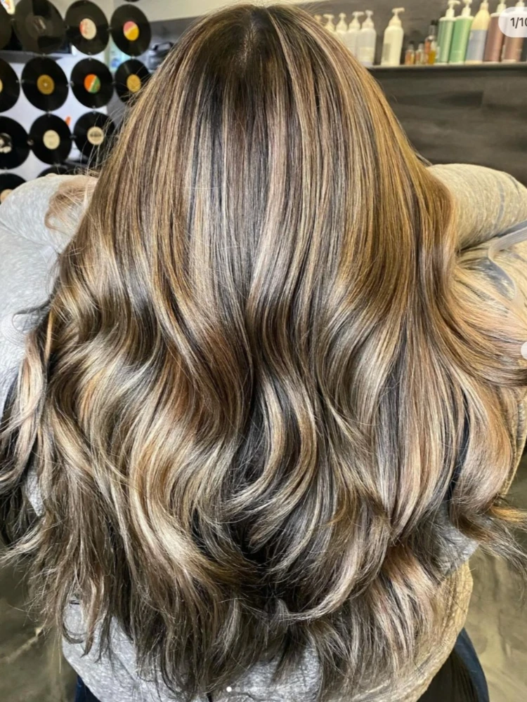 DH Solutions hair stylist website template - woman with balayage highlights