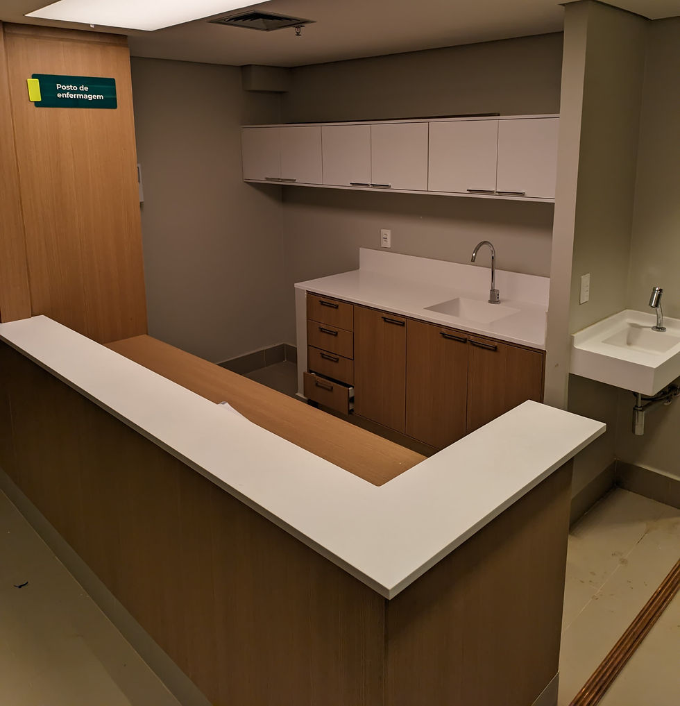 Recepção hospitalar em Corian