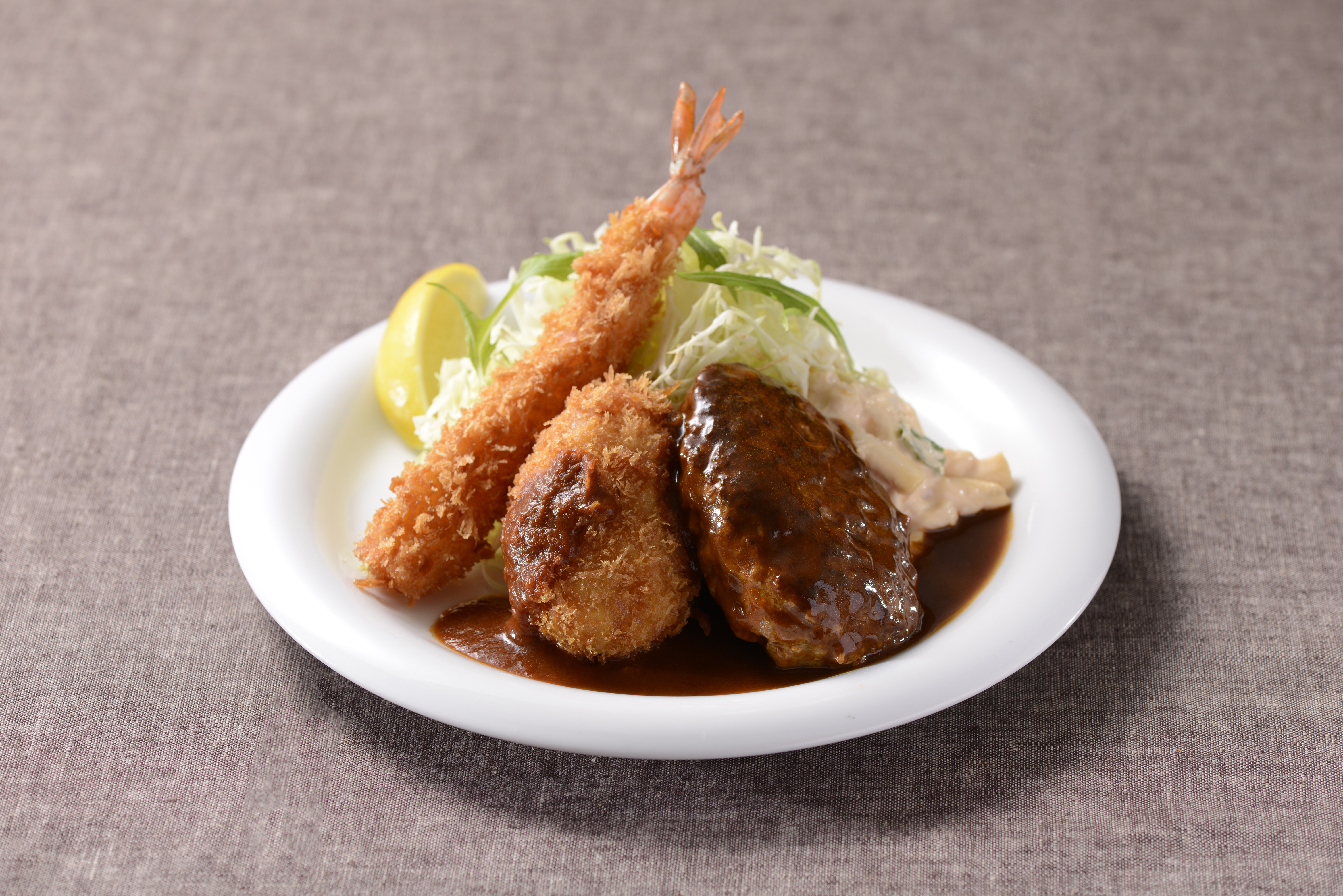 『グリル ロン』の洋食盛り合わせ