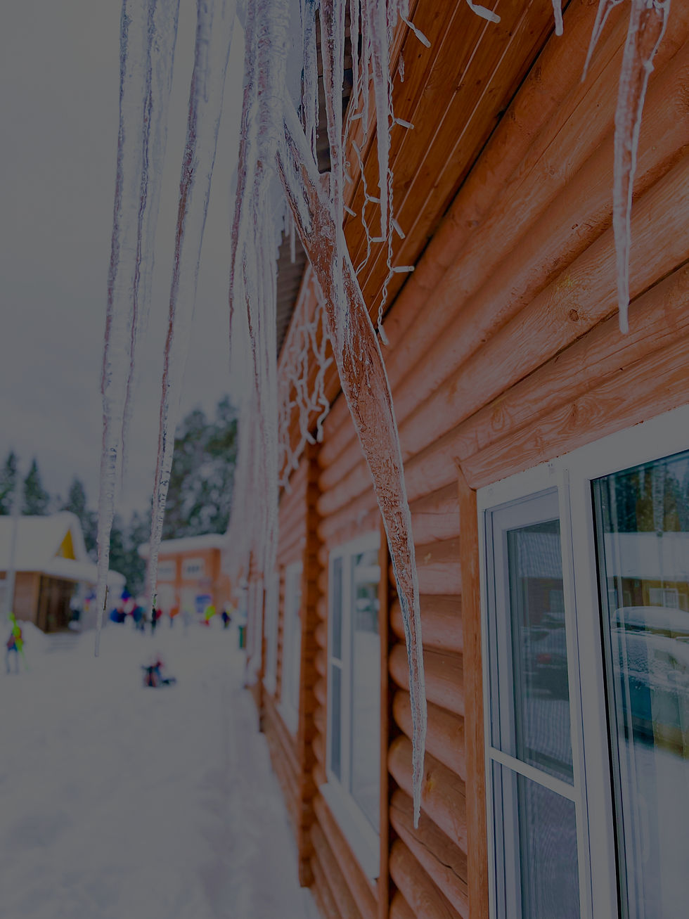 huge-icicles-hang-on-the-roof-of-the-house-2026-01-07-01-28-41-utc_edited.jpg