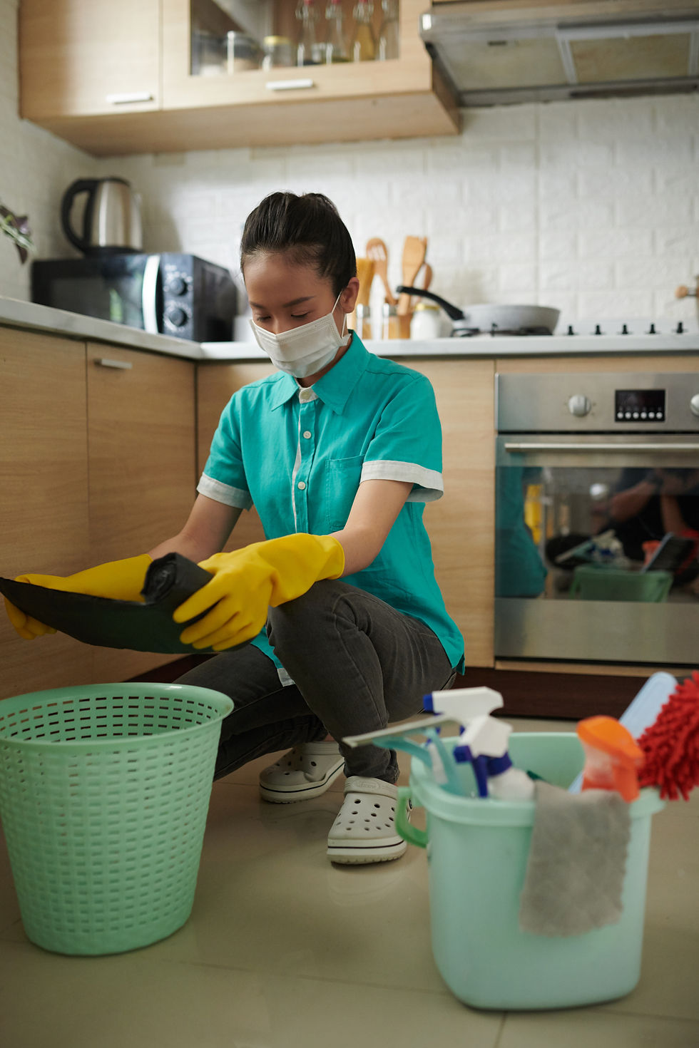 asian-cleaning-worker-working-in-kitchen-2026-03-18-14-55-26-utc.jpg