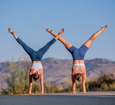 Straddle - Sheilina & Lena