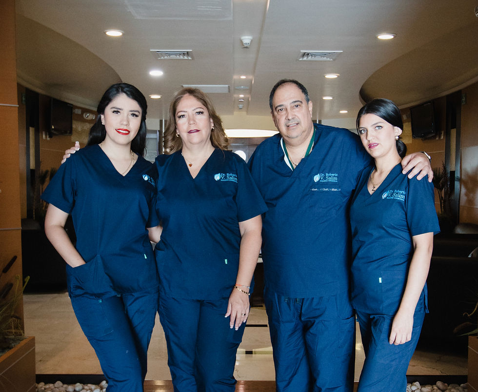 Dr. Roberto Velázquez Salim da tratamiento para los síntomas de la menopausia