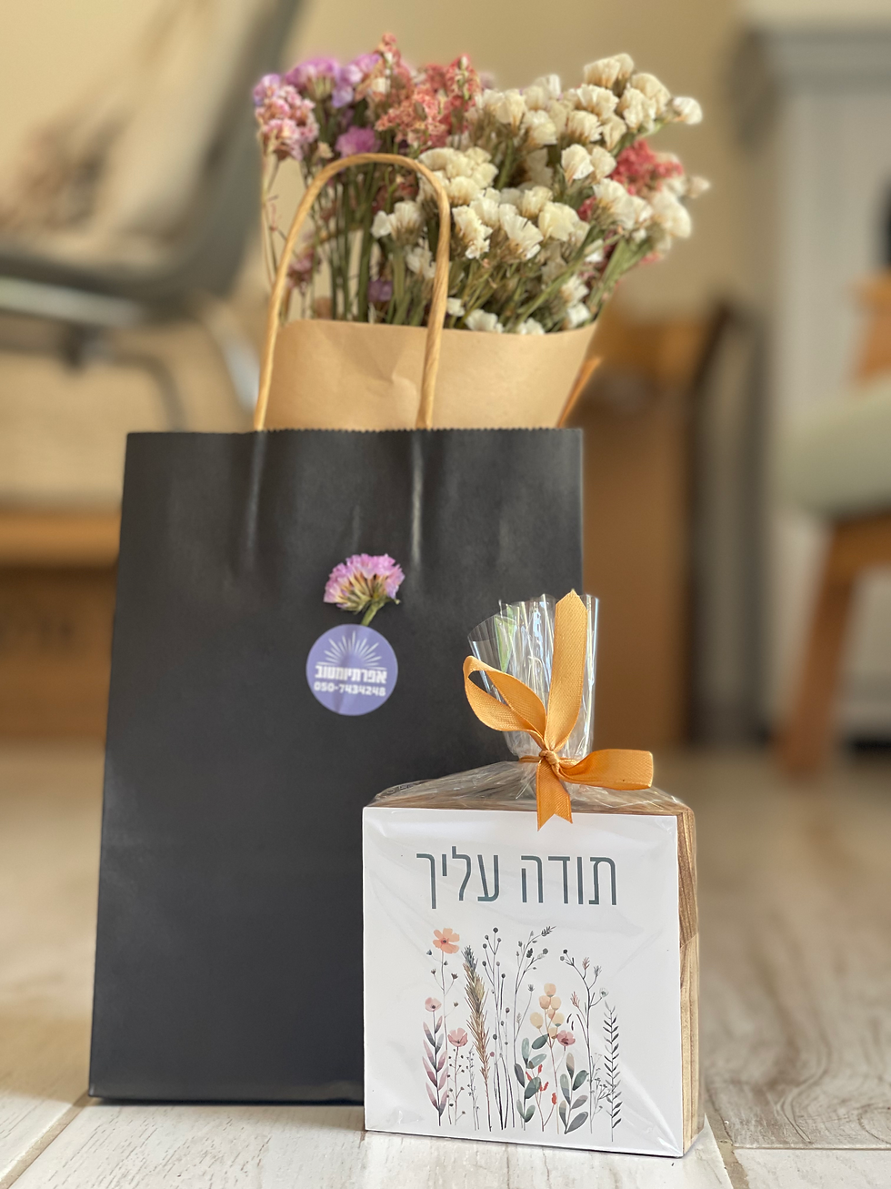 תמונה ממוזערת: מארז מושלם בלוק פרחים ושוקולד