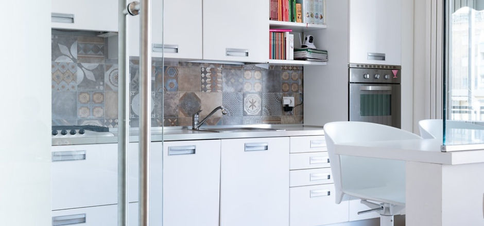 ARREDAMENTO E PIASTRELLE CUCINA ALL'INTERNO DI UN APPARTAMENTO GIà RISTRUTTURATO