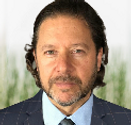 Retrato de un hombre de traje y corbata